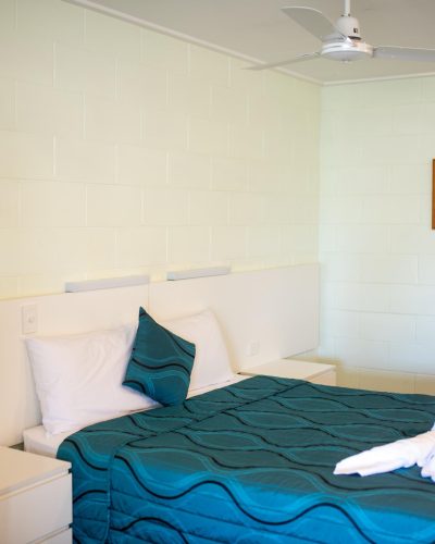 Bed details of the Queen Room at Mundubbera Motel