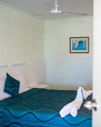 Bed details of the Queen Room at Mundubbera Motel