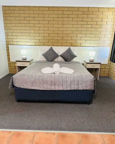 Cosy deluxe queen room with a premium king bed